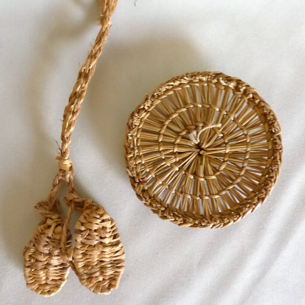 VINTAGE TRADITIONAL JAPAN MINIATURE CAPE HAT SHOES HAND CRAFTED WEAVED ORNAMENTS - Picture 11 of 14